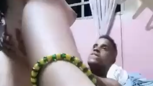 Pareja de Cubanos singando